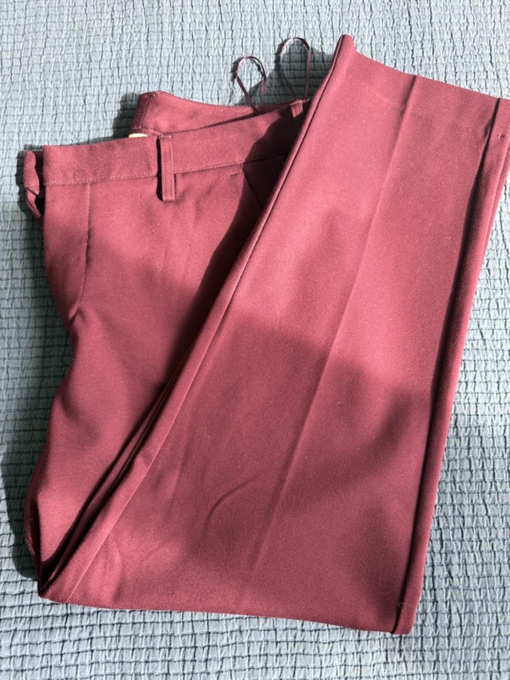 Ankle-Length Cropped Trousers in Burgundy